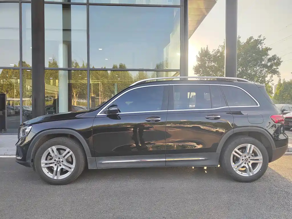 MERCEDES BENZ GLB 2023