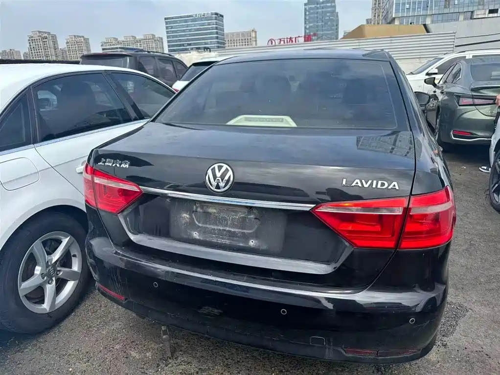 VOLKSWAGEN LAVIDA 2013