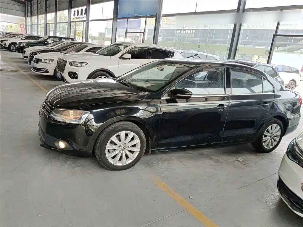 VOLKSWAGEN SAGITAR 2014