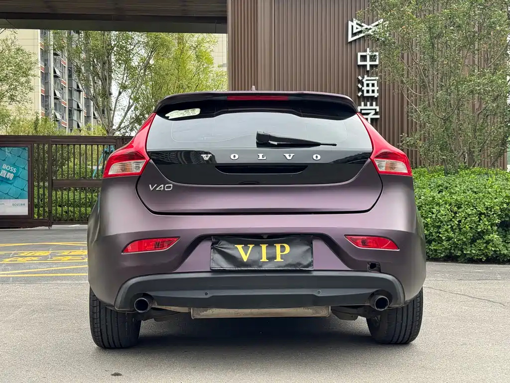 VOLVO V40 2016