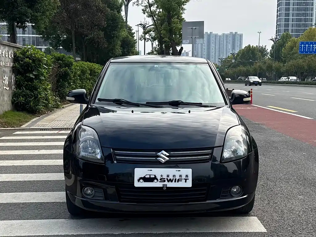 SUZUKI SWIFT 2010