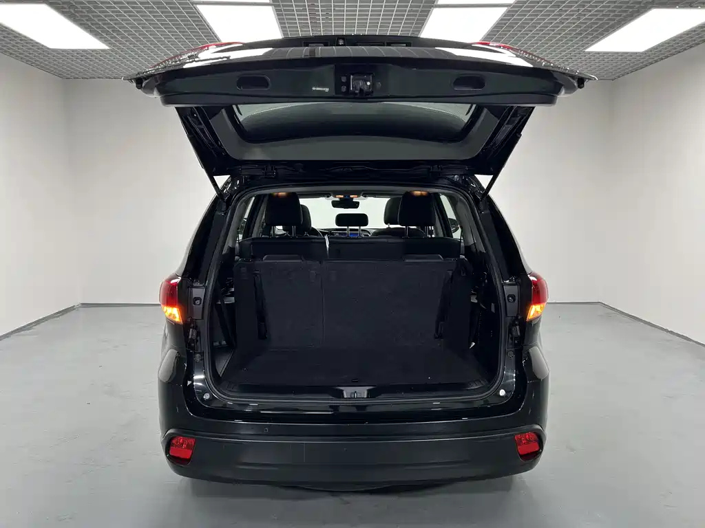 TOYOTA HIGHLANDER 2020