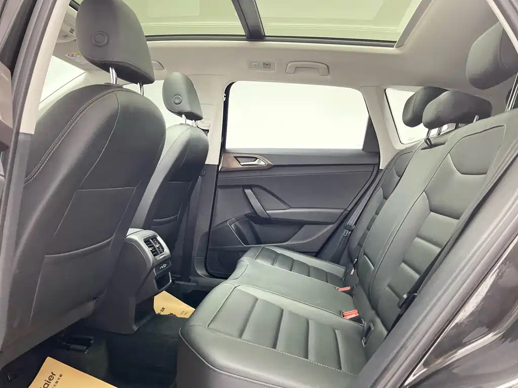 VOLKSWAGEN THARU 2022