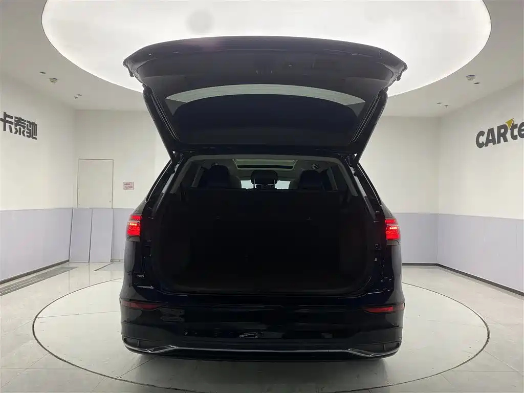 VOLKSWAGEN VILORAN 2023