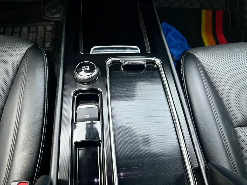 LINCOLN ADVENTURER 2022