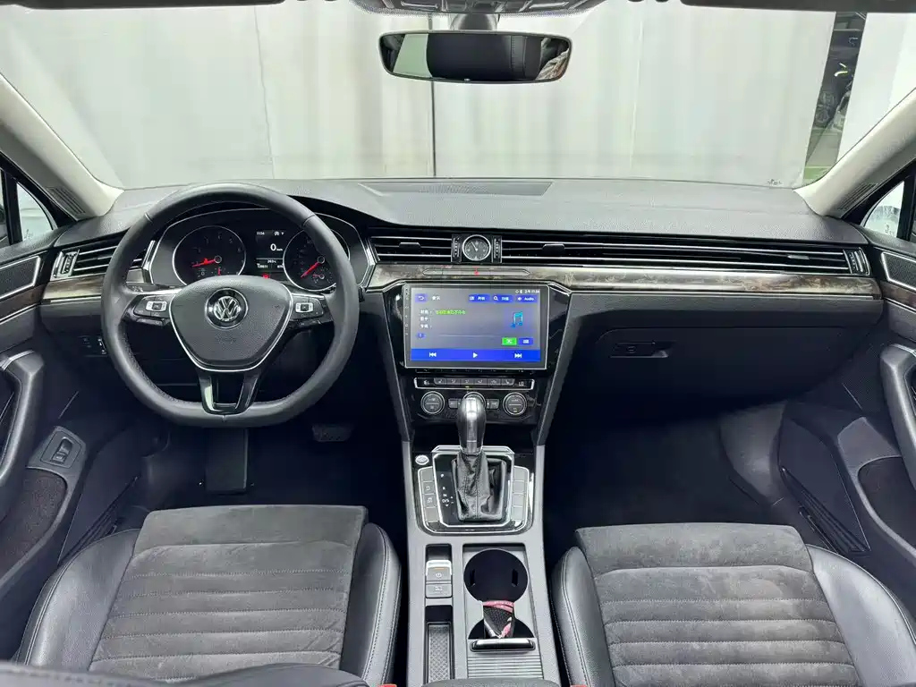 VOLKSWAGEN MAGOTAN 2016