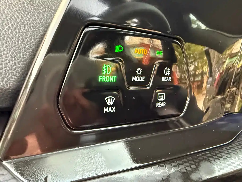 VOLKSWAGEN GOLF GTI 2023