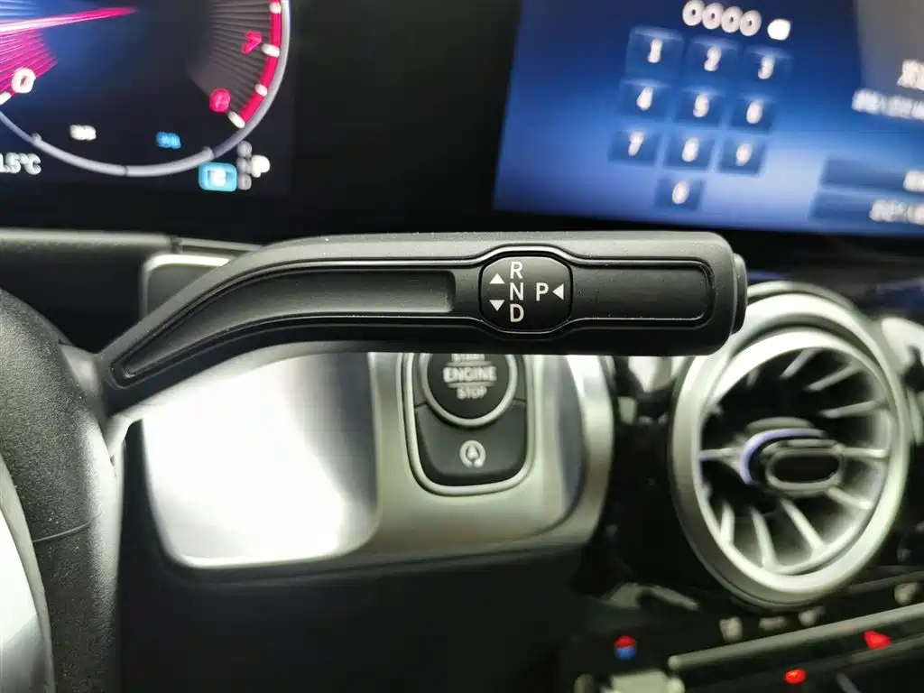 MERCEDES BENZ GLB 2024