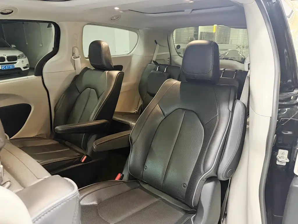 CHRYSLER BIG 捷龙PHEV IMPO 2025