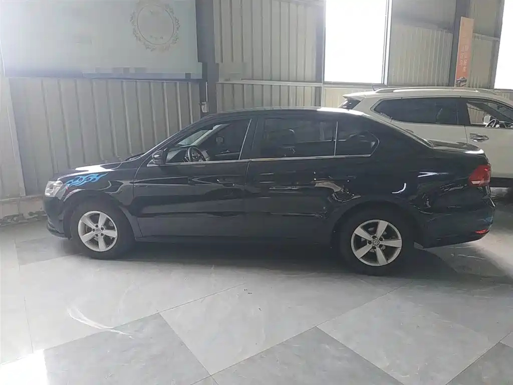 VOLKSWAGEN LAVIDA 2015