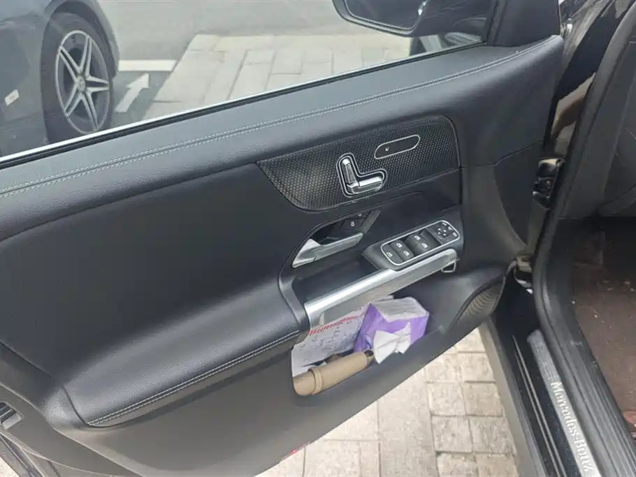 MERCEDES BENZ GLB 2022