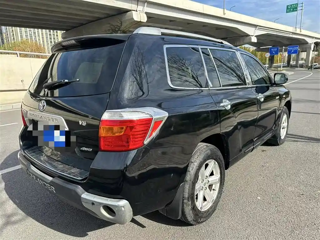 TOYOTA HIGHLANDER 2010