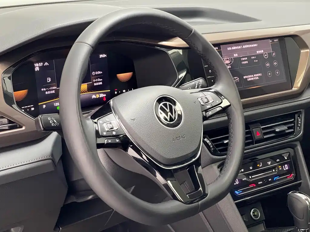 VOLKSWAGEN THARU 2022