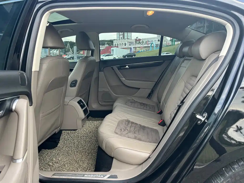 VOLKSWAGEN MAGOTAN 2015