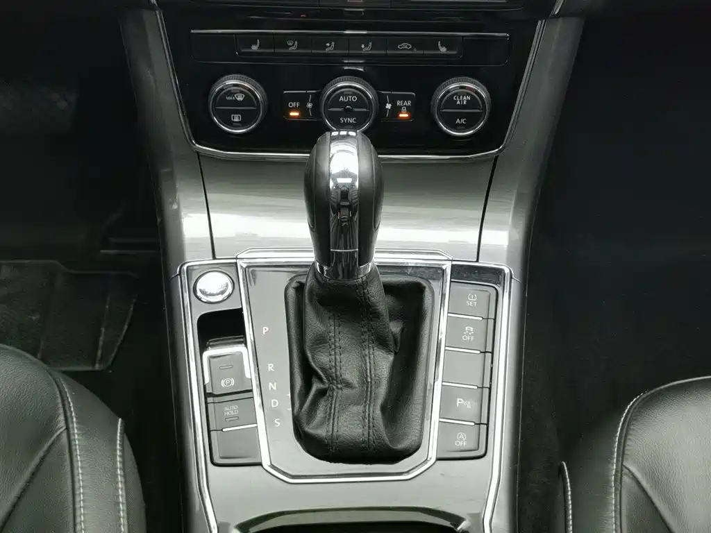 VOLKSWAGEN PASSAT 2018