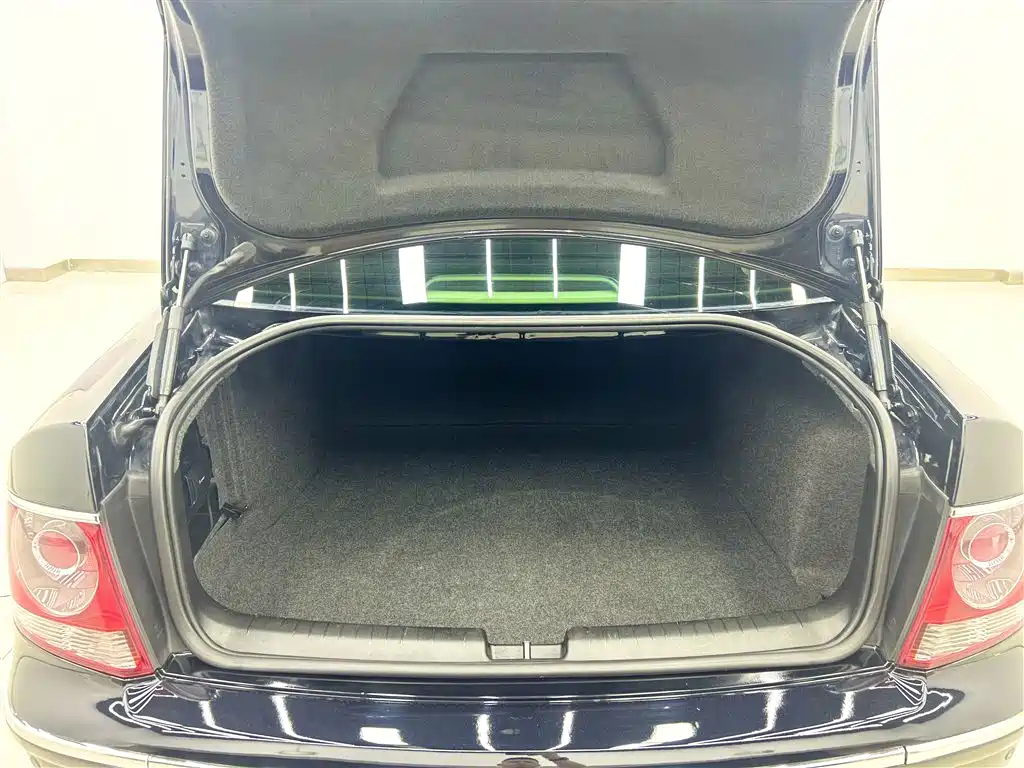 VOLKSWAGEN PASSAT LINGYU 2009