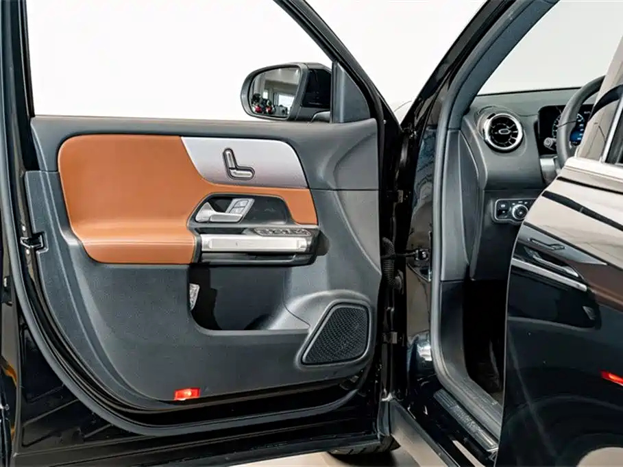 MERCEDES BENZ GLB 2023