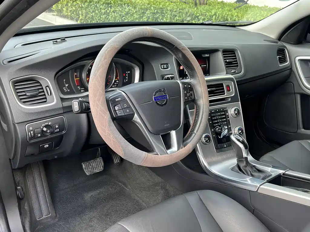 VOLVO S60 2017
