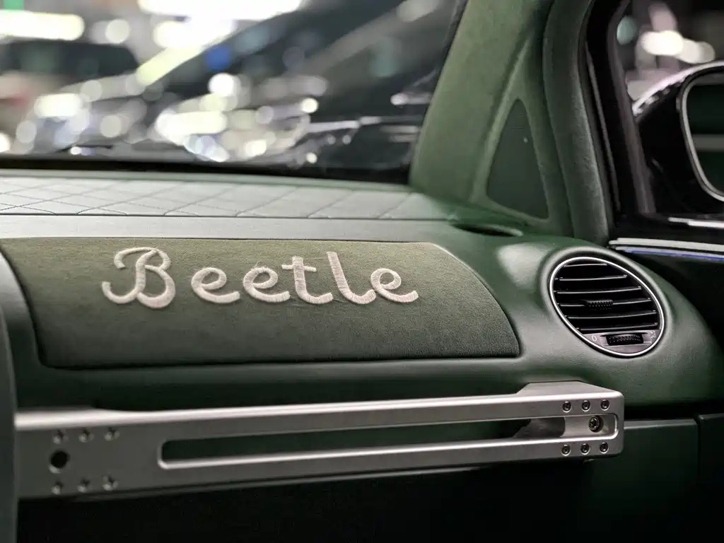 VOLKSWAGEN BEETLE 2010