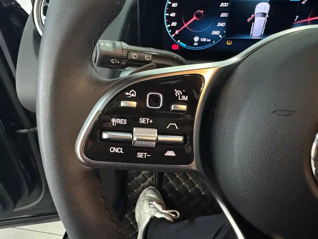 MERCEDES BENZ GLB 2023