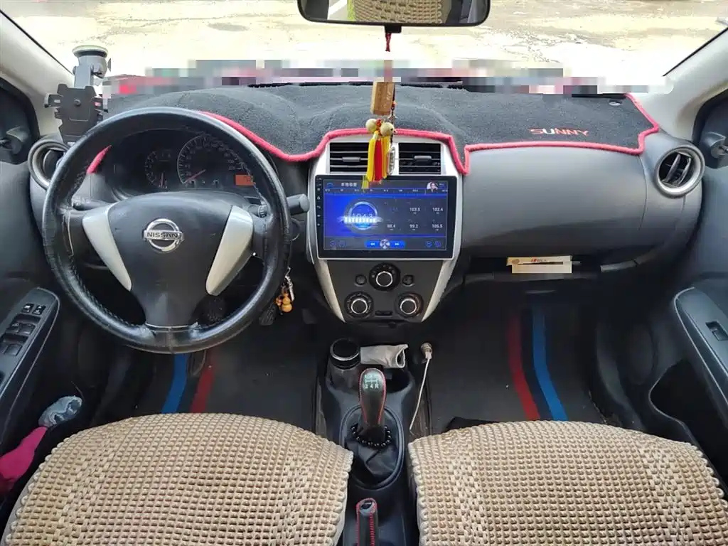 NISSAN SUNNY 2015