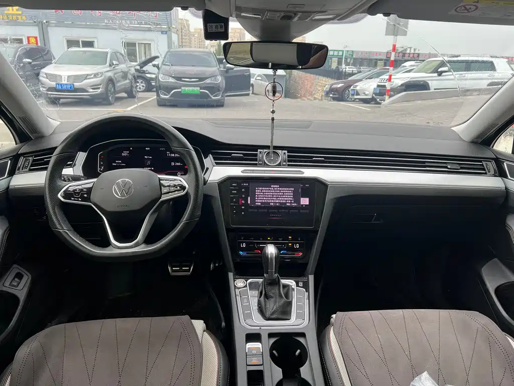 VOLKSWAGEN MAGOTAN 2023