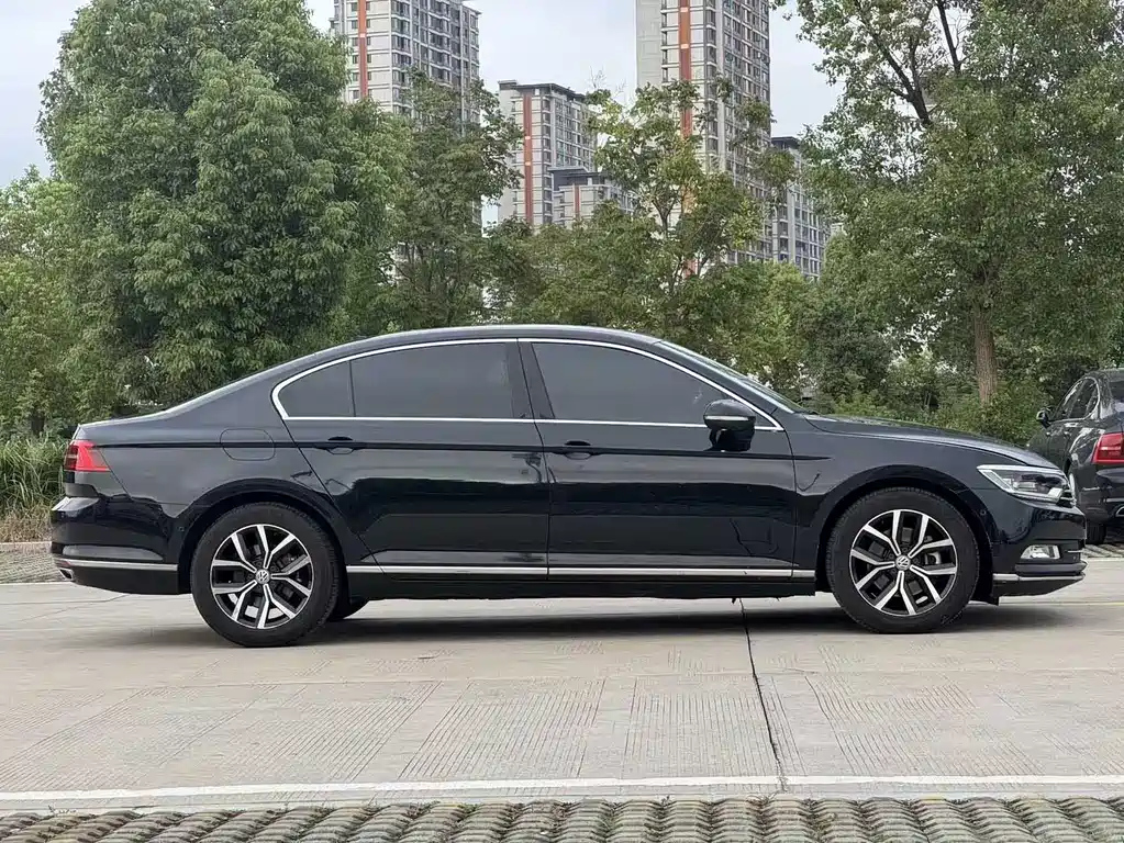 VOLKSWAGEN MAGOTAN 2016