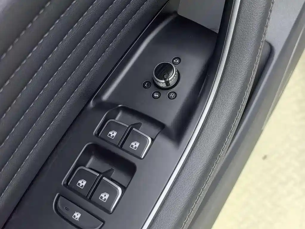 HONGQI HS5 2023