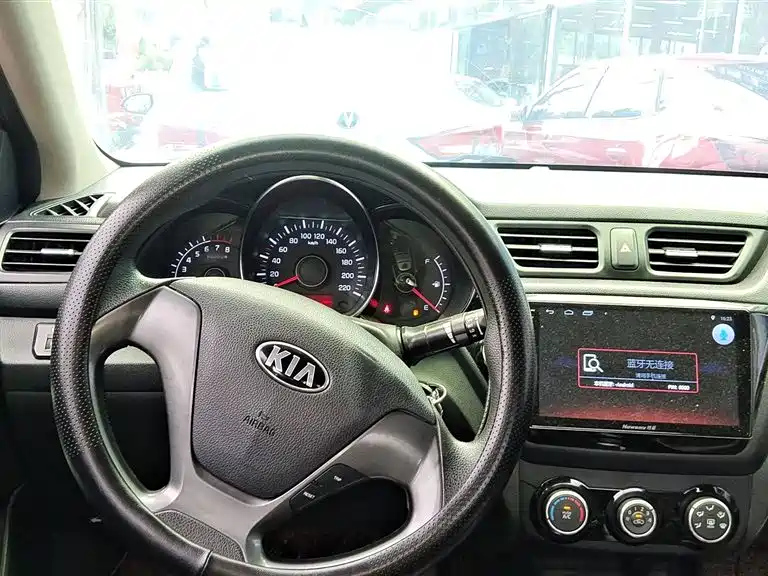 KIA K2 2015