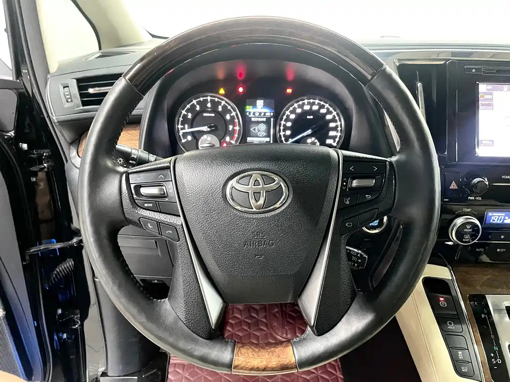 TOYOTA ALPHARD 2015