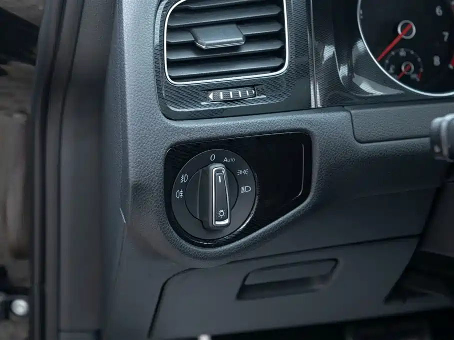 VOLKSWAGEN GOLF GTI 2016