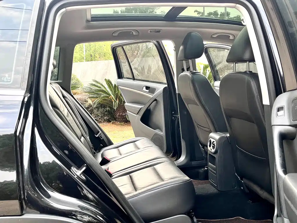 VOLKSWAGEN TIGUAN 2015