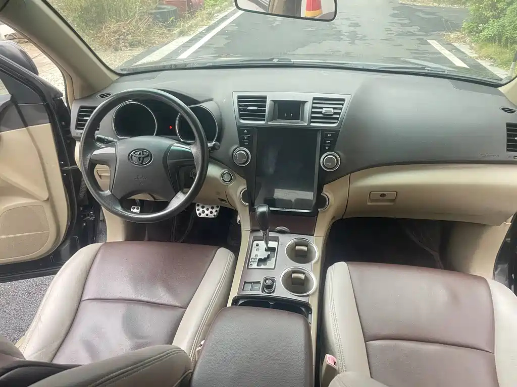 TOYOTA HIGHLANDER 2012