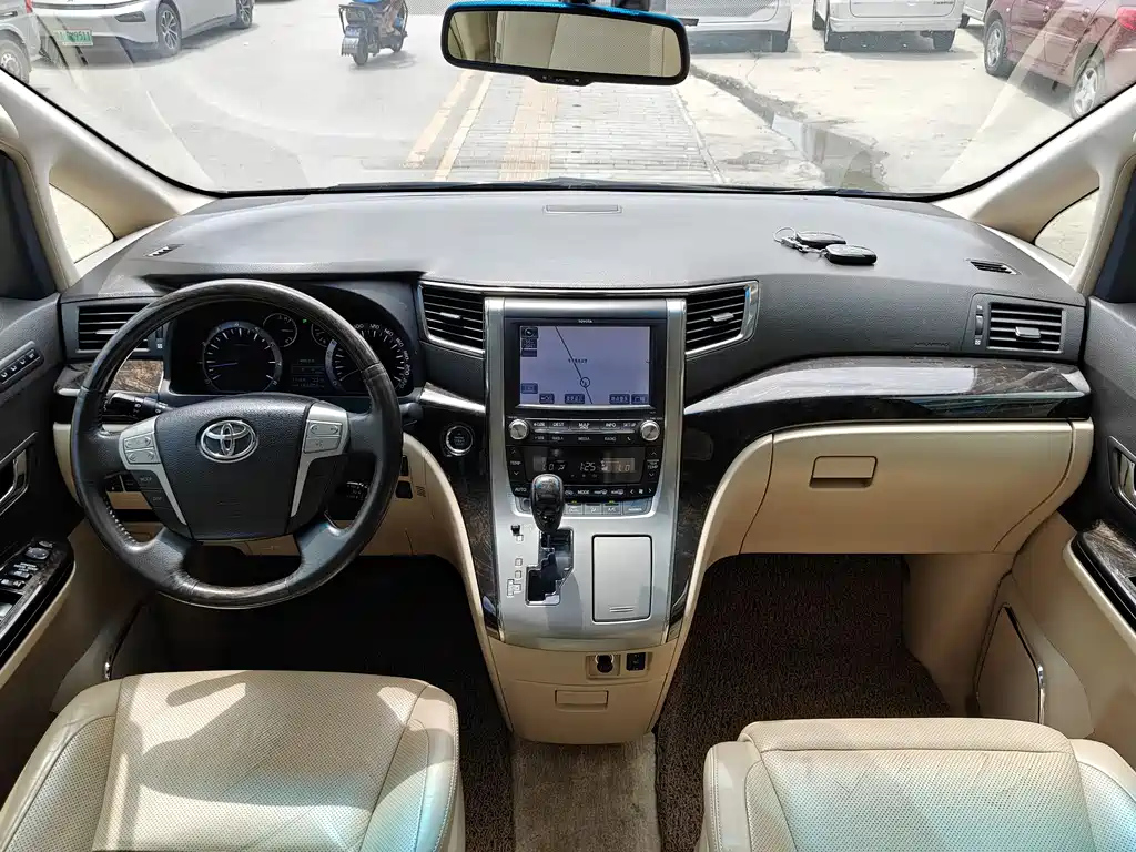 TOYOTA ALPHARD 2012