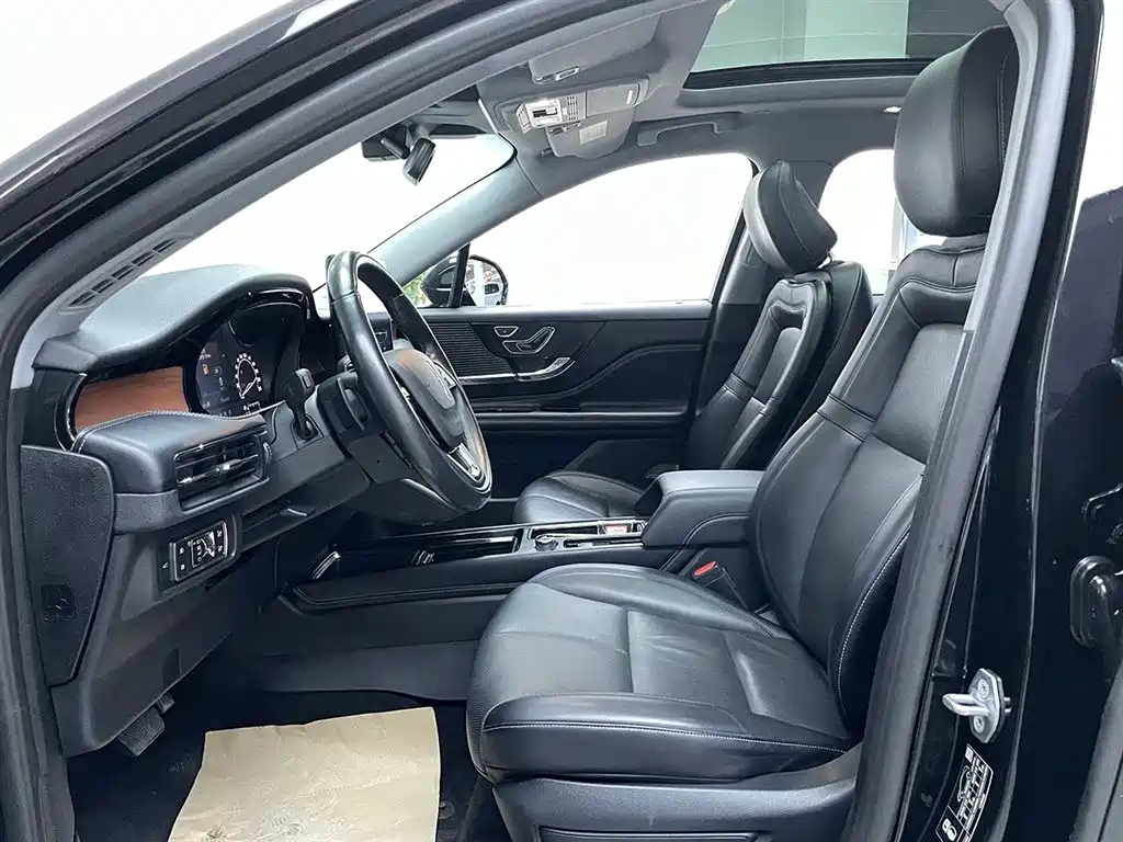 LINCOLN ADVENTURER 2020