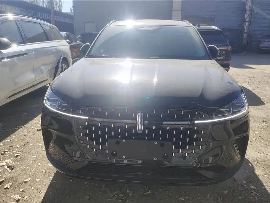 LINCOLN ADVENTURER 2025