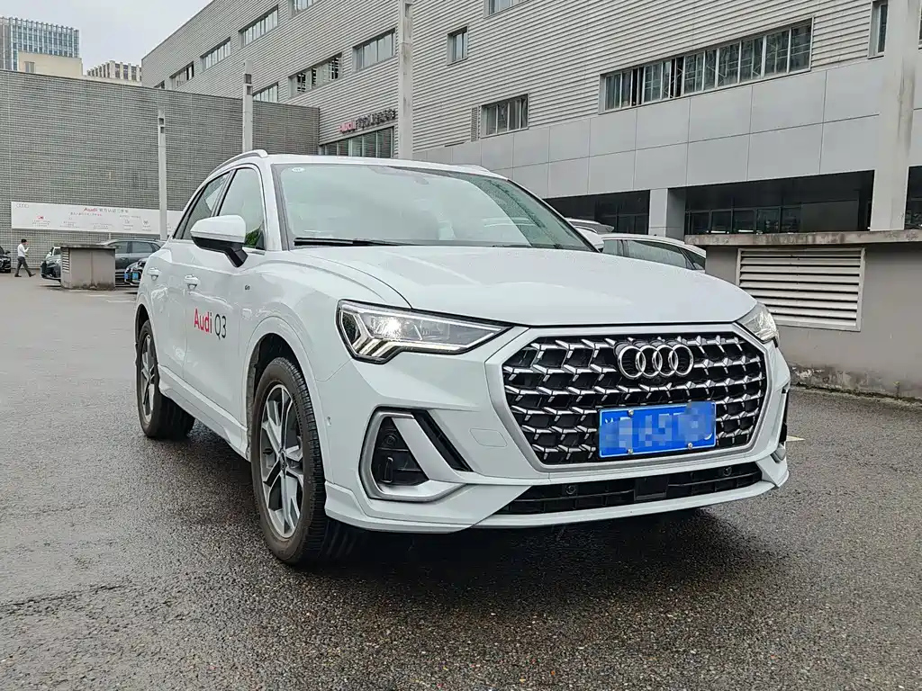 AUDI Q3 2024