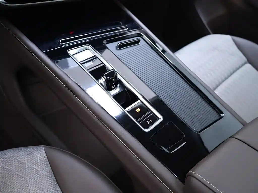 VOLKSWAGEN VILORAN 2024