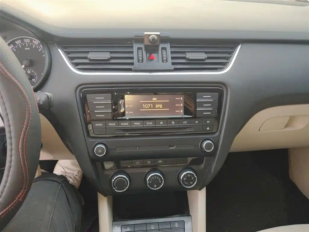 SKODA OCTAVIA 2015