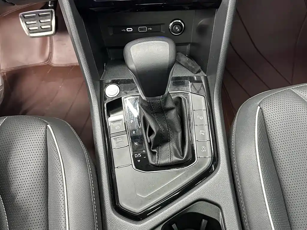 VOLKSWAGEN TIGUAN L 2021