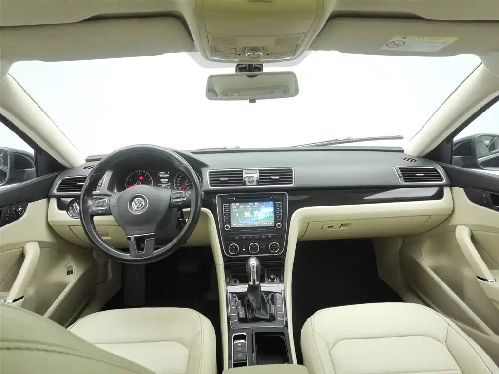 VOLKSWAGEN PASSAT 2015