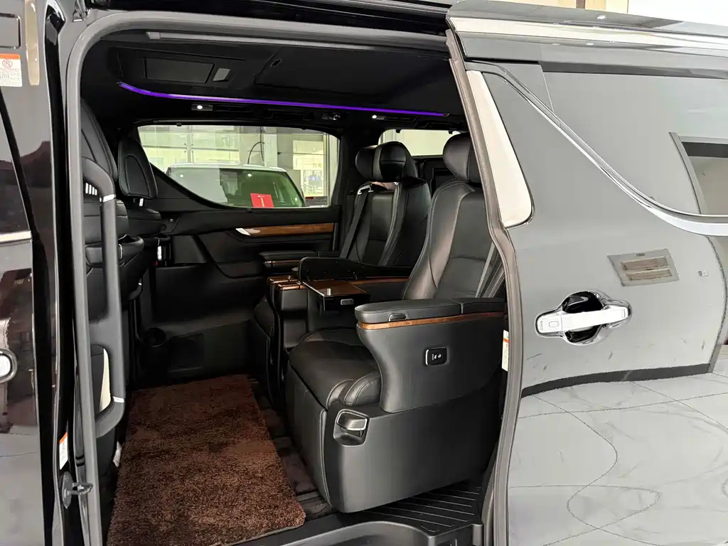 TOYOTA ALPHARD 2018
