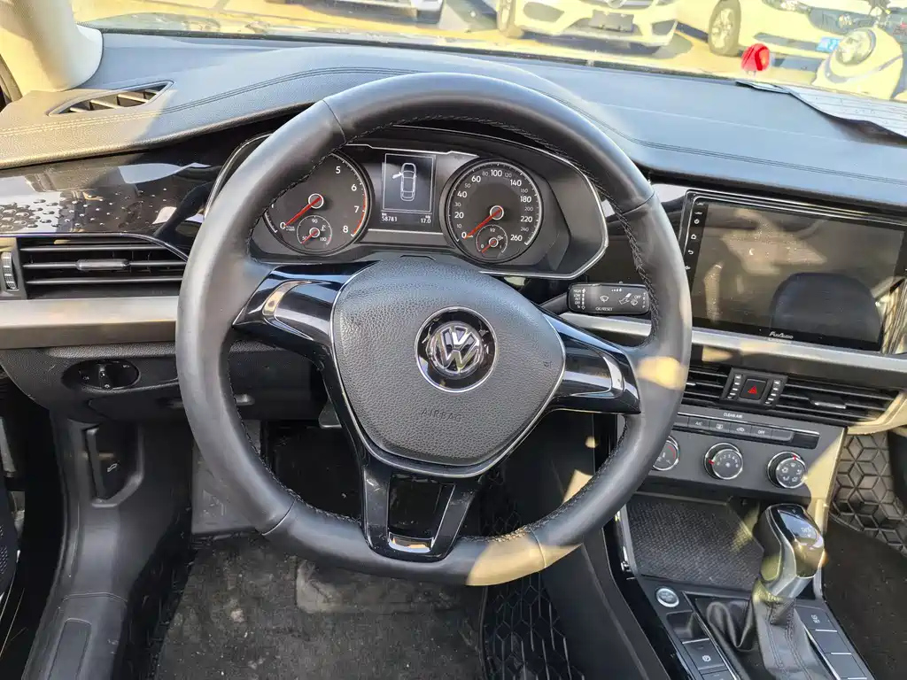 VOLKSWAGEN PASSAT 2020