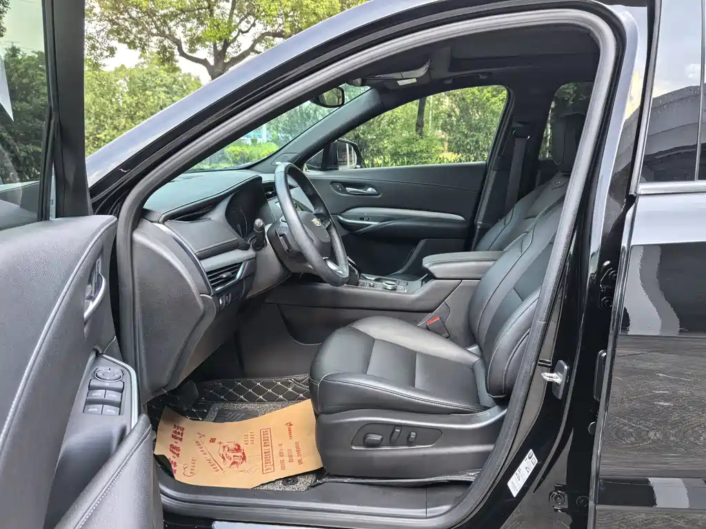 CADILLAC XT4 2021