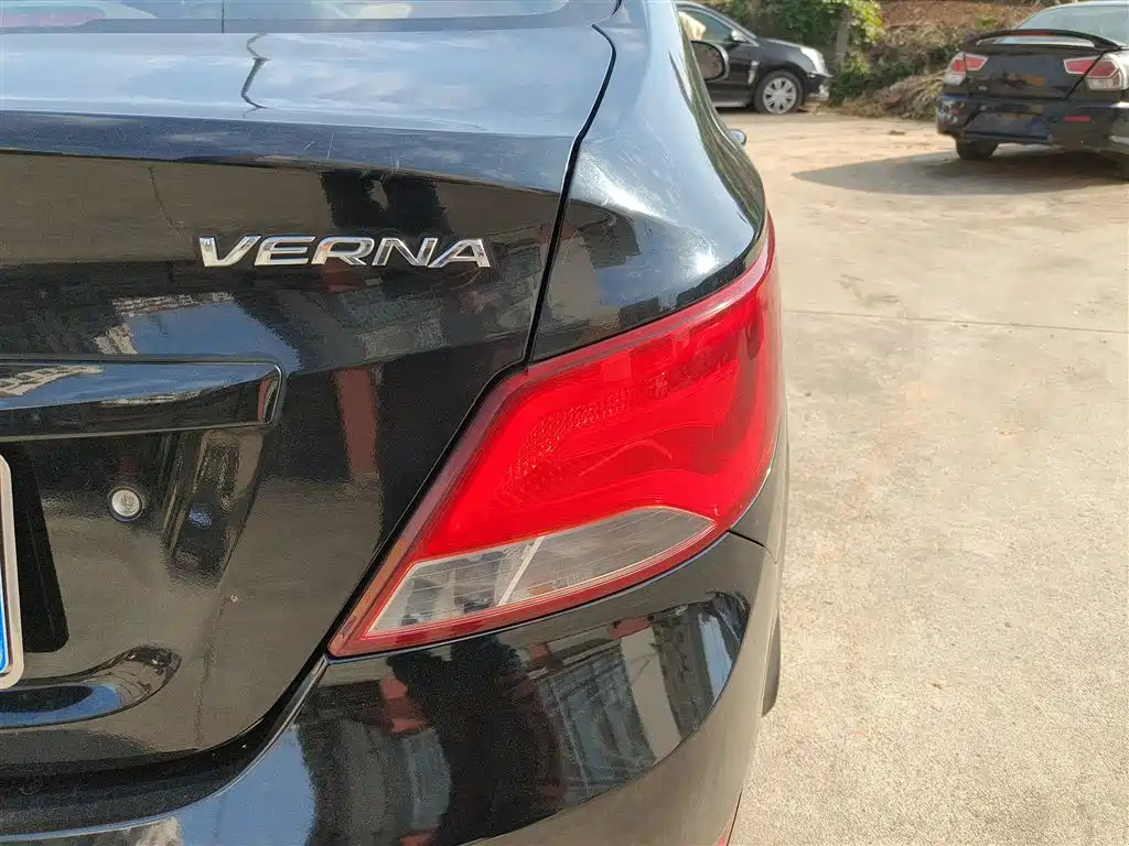 HYUNDAI SOLARIS 2016