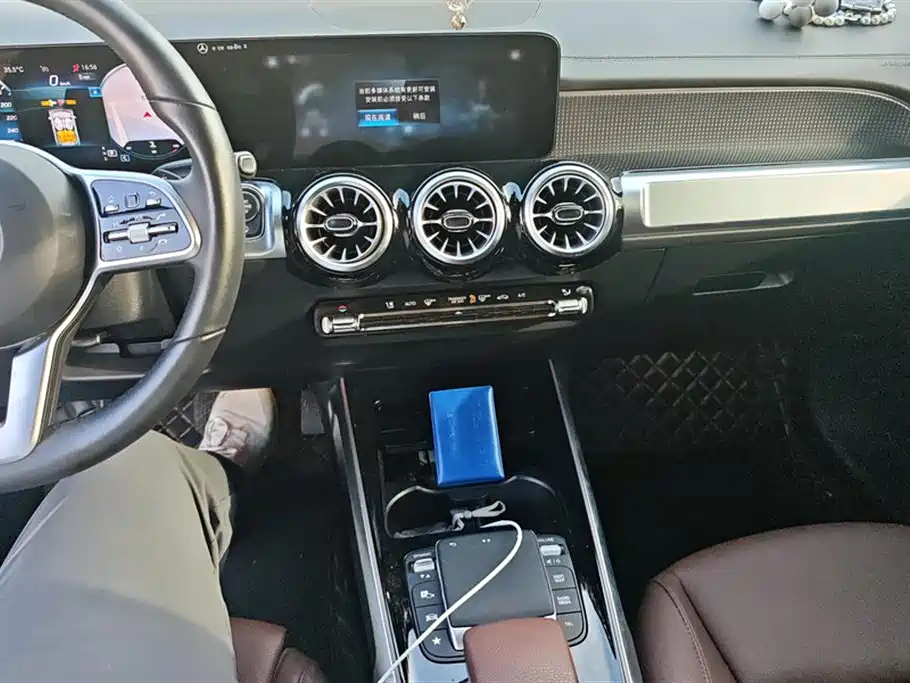 MERCEDES BENZ GLB 2023