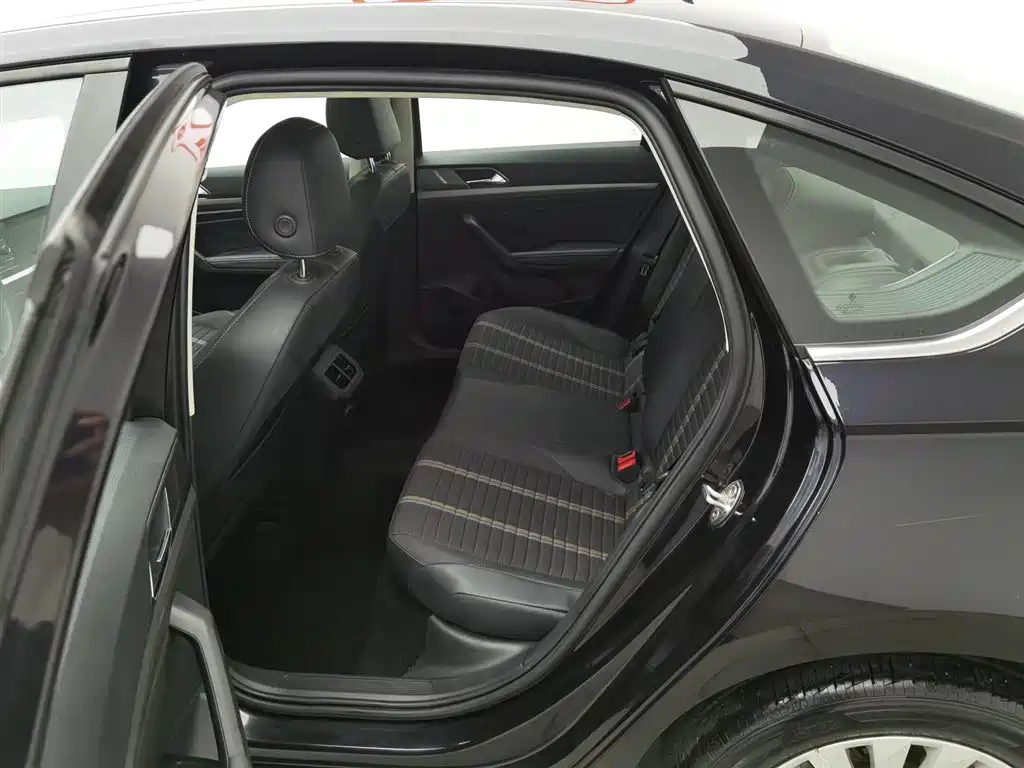 VOLKSWAGEN LAVIDA 2020