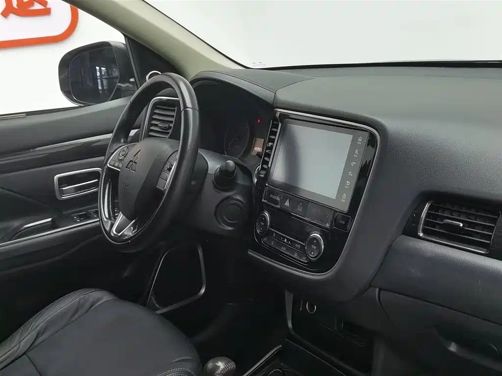 MITSUBISHI OUTLANDER 2018
