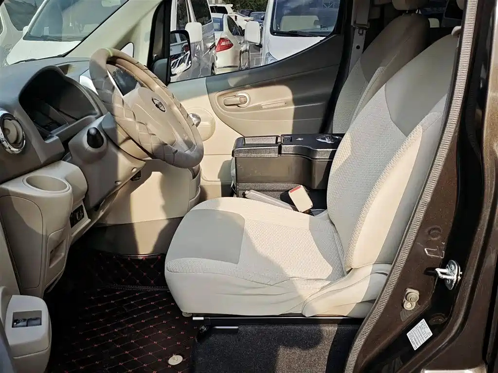 NISSAN NV200 2016