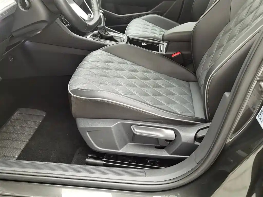 VOLKSWAGEN SAGITAR 2022